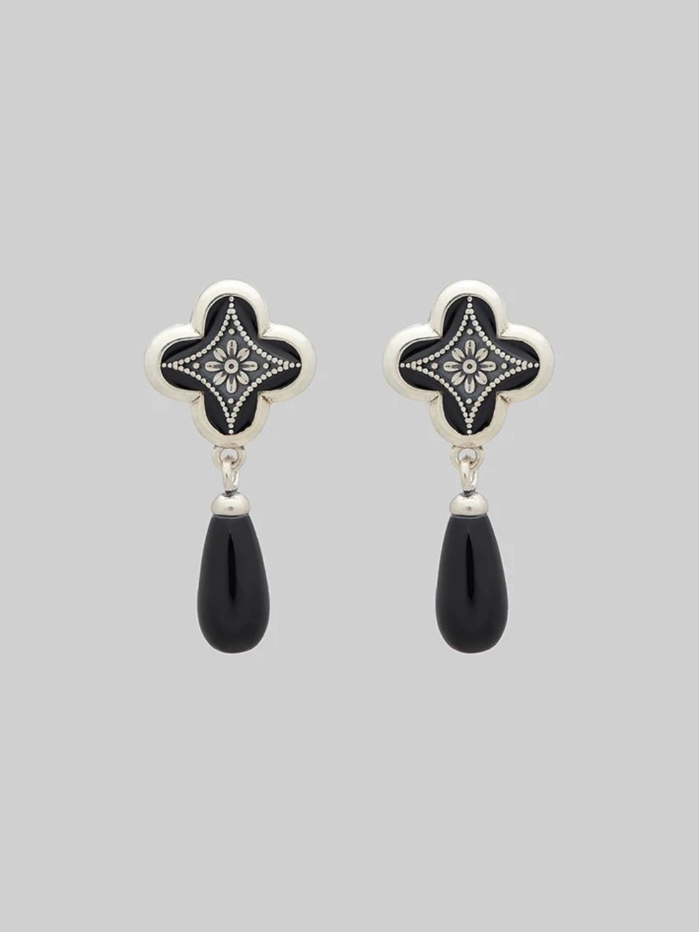 Regal Rose Annie Tudor Crest Black Enamel Stud Earrings Silver